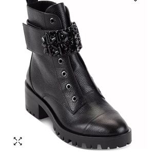 NEW KARL LAGERFELD PARIS
Women's Pippa Lug sole Booties.